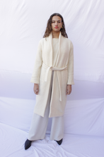 Cargar imagen en el visor de la galería, Pure Wool Coat With Belt
