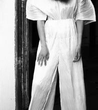 Cargar imagen en el visor de la galería, Pleats Cropped Pants
