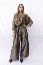 Cargar imagen en el visor de la galería, Metallic Taffeta Pants
