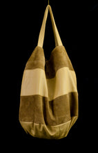 Cargar imagen en el visor de la galería, Large Suede Tote
