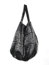 Cargar imagen en el visor de la galería, Large Black Tote
