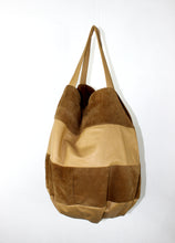 Cargar imagen en el visor de la galería, Large Suede Tote
