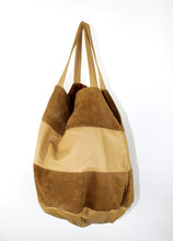 Cargar imagen en el visor de la galería, Large Suede Tote
