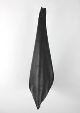Cargar imagen en el visor de la galería, Triangle Leather Tote
