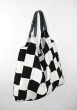 Cargar imagen en el visor de la galería, Maxi Checkered Bag
