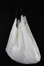 Cargar imagen en el visor de la galería, Pleated Silk Tote
