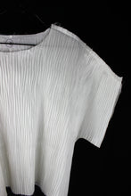 Cargar imagen en el visor de la galería, Short Sleeve Rib Pleats Top

