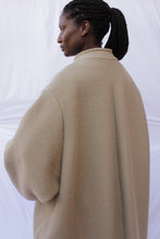 Cargar imagen en el visor de la galería, Oversized Wool Coat
