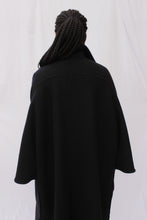 Cargar imagen en el visor de la galería, Wool Cape
