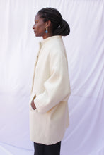 Cargar imagen en el visor de la galería, Ivory Wool Overcoat
