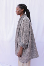 Cargar imagen en el visor de la galería, Oversized Kimono Style Cape
