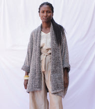 Cargar imagen en el visor de la galería, Oversized Kimono Style Cape
