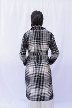 Cargar imagen en el visor de la galería, Checkered Coat With Belt
