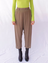 Cargar imagen en el visor de la galería, Green Olive Soft Pant
