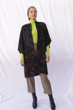 Cargar imagen en el visor de la galería, kimono lana negro y beige

