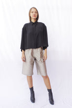 Cargar imagen en el visor de la galería, camisa negra crop
