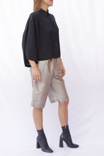 Cargar imagen en el visor de la galería, camisa negra crop
