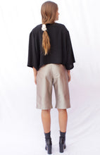 Cargar imagen en el visor de la galería, camisa negra crop
