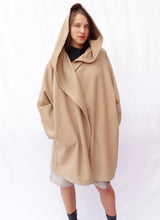 Cargar imagen en el visor de la galería, abrigo lana capucha beige
