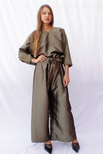 Cargar imagen en el visor de la galería, Metallic Taffeta Pants
