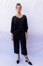 Cargar imagen en el visor de la galería, Black Silk Top
