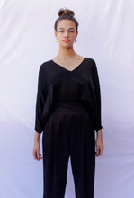 Cargar imagen en el visor de la galería, Black Silk Top
