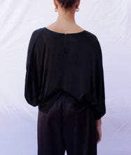 Cargar imagen en el visor de la galería, Black Silk Top
