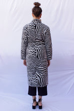 Cargar imagen en el visor de la galería, Zebra Coat With Belt
