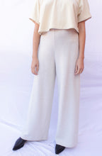 Cargar imagen en el visor de la galería, Cozy Wide-Leg Trouser
