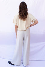 Cargar imagen en el visor de la galería, Cozy Wide-Leg Trouser
