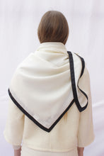 Cargar imagen en el visor de la galería, Wool Shawl
