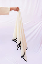 Cargar imagen en el visor de la galería, Wool Shawl
