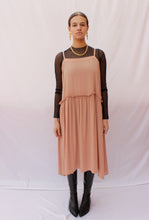 Cargar imagen en el visor de la galería, Zeta Salmon Pink Dress
