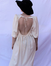 Cargar imagen en el visor de la galería, Backless Suprise Dress

