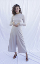 Cargar imagen en el visor de la galería, Beige Cropped Pants
